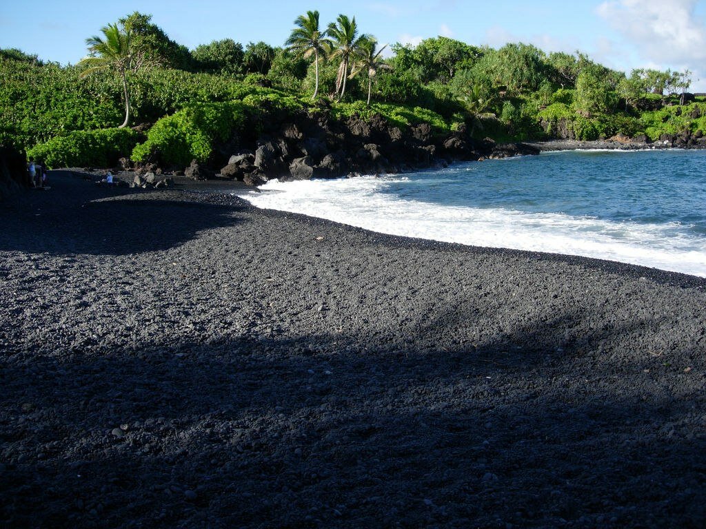 НЕОБЫЧНАЯ ПЛАНЕТА: пляжи с черным песком
